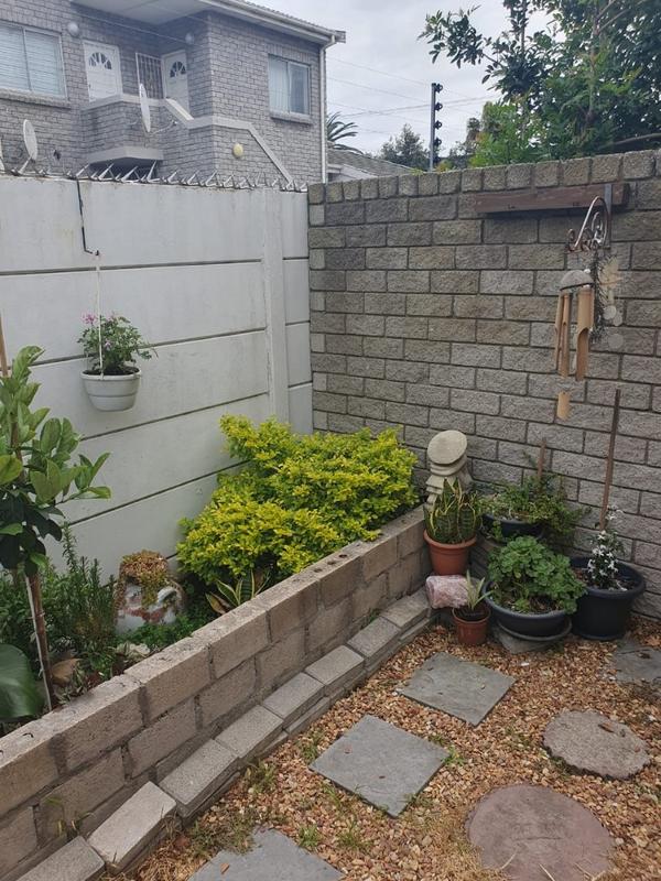 1 Bedroom Property for Sale in Table View Western Cape